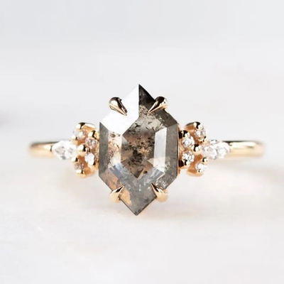 ষড়ভুজ কাটা লবণ এবং মরিচ CZ Moissanite 925 সিলভার রিং বাঁকা ম্যাচিং