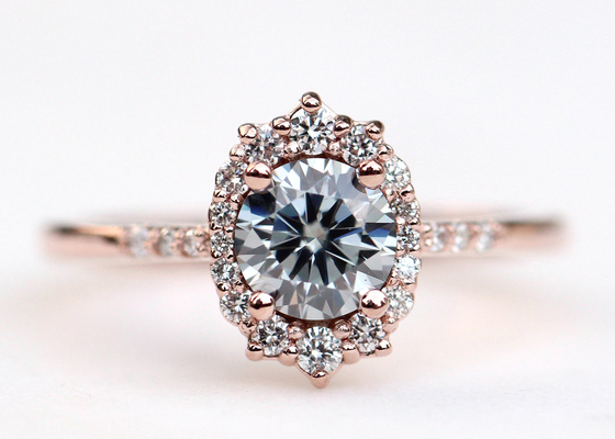 মহিলাদের জন্য 1.2ct 1pcs Moissanite এনগেজমেন্ট রিং 14K Rose Gold Material
