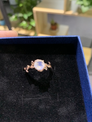 14K রোজ গোল্ড লিফ ফ্লাওয়ার রাউন্ড কাট মুনস্টোন ওয়েডিং রিং এনগেজমেন্ট রিং