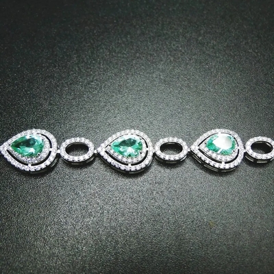মহিলাদের জন্য নাশপাতি কাটা Tanzanite রূপালী আশ্চর্যজনক মানের ব্রেসলেট