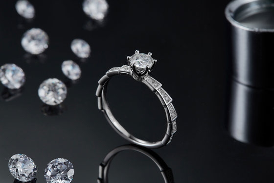 সাদা Moissanite অনন্য Sytle এবং নীলকান্তমণি Platineve হীরা গয়না মহিলাদের রিং