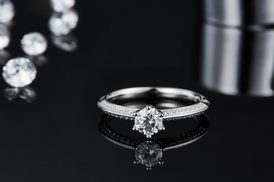 সাদা Moissanite এবং নীলকান্তমণি Platineve হীরা গয়না বাগদান মহিলাদের রিং