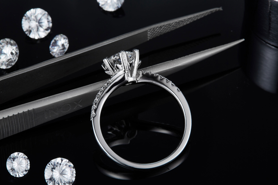 1.30CT হোয়াইট ময়সানাইট এবং স্যাফায়ার প্লাটিনিভ সিজেড জুয়েলারি এনগেজমেন্ট উইমেন রিং