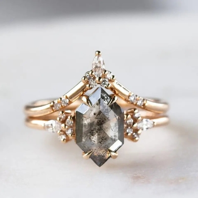 ষড়ভুজ কাটা লবণ এবং মরিচ CZ Moissanite 925 সিলভার রিং বাঁকা ম্যাচিং