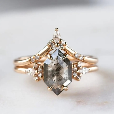 ষড়ভুজ কাটা লবণ এবং মরিচ CZ Moissanite 925 সিলভার রিং বাঁকা ম্যাচিং