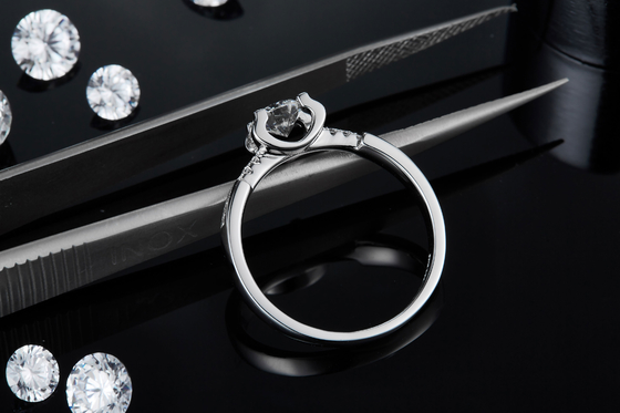 মহিলাদের জন্য সাদা Moissanite মিনিমালিস্ট কাস্টম Sytle Cz বিবাহের আংটি