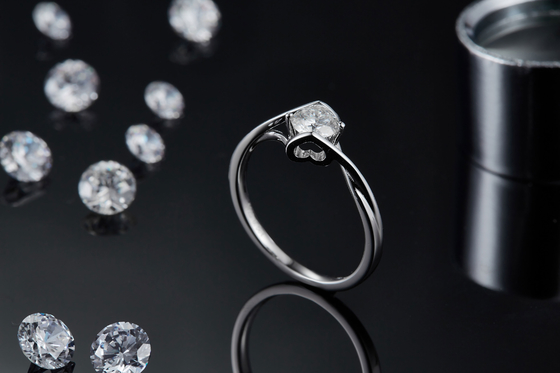 নারী 3 ক্যারেট প্রাকৃতিক Moissanite রিং রত্ন পাথর বিবাহের প্রতিশ্রুতি বাগদান