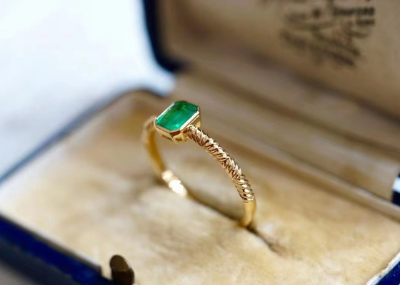 0.51ct প্রাকৃতিক সবুজ পান্না রিং, বিবাহের জন্য 18K গোল্ড ডায়মন্ড রিং