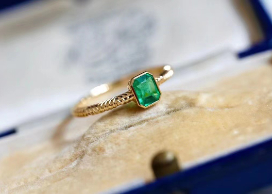 0.51ct প্রাকৃতিক সবুজ পান্না রিং, বিবাহের জন্য 18K গোল্ড ডায়মন্ড রিং