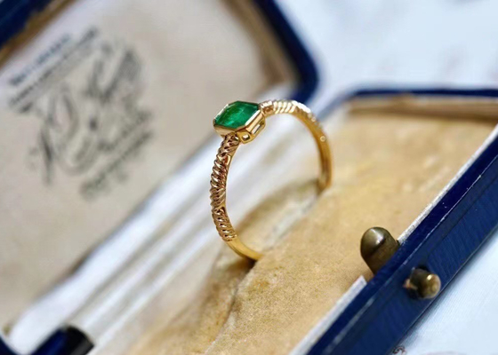 0.51ct প্রাকৃতিক সবুজ পান্না রিং, বিবাহের জন্য 18K গোল্ড ডায়মন্ড রিং