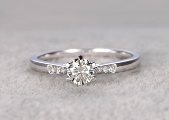 দৈনিক পরিধানের জন্য 5mm Moissanite রিয়েল ডায়মন্ড জুয়েলারি রিং হোয়াইট গোল্ড মেটেরিয়াল ODM