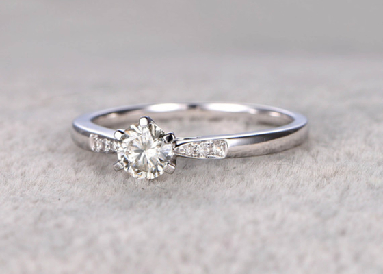 দৈনিক পরিধানের জন্য 5mm Moissanite রিয়েল ডায়মন্ড জুয়েলারি রিং হোয়াইট গোল্ড মেটেরিয়াল ODM