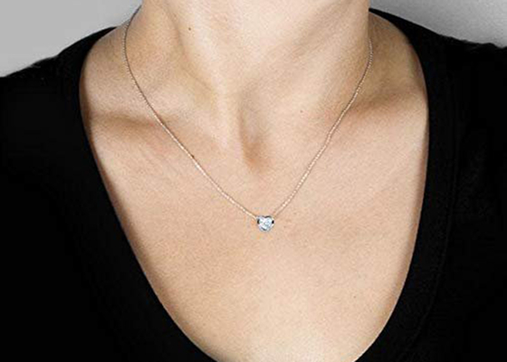 6x6mm Moissanite সহ 16ইঞ্চি 14K সোনার নেকলেস হার্ট বেজেল শৈলী